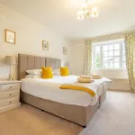 Roger Ground House *